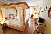 Elegant and romantic room in Hotel Sissi in the centre of Budapest