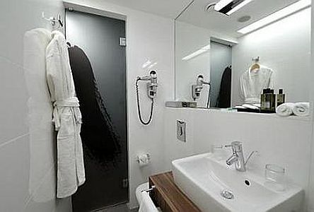 Mercure Budapest Korona - standard bathroom - 4-star hotel in the centre of Budapest